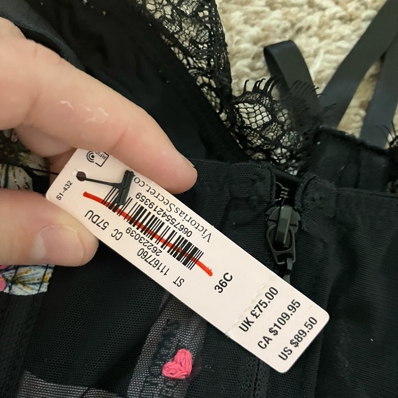 VS Dream Angels Flowered Corset and Panties - Picture 6 of 8